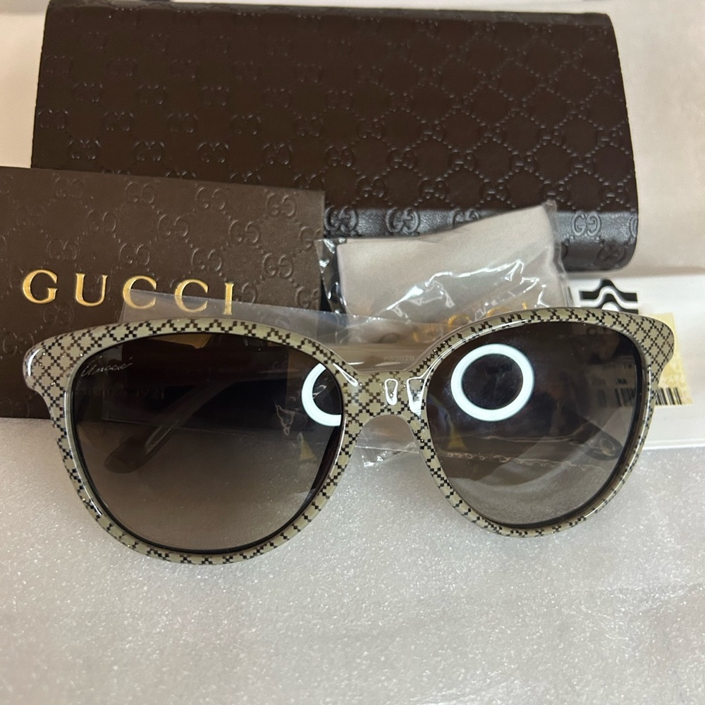 Gucci authentic sunglasses with case hand tags brand new